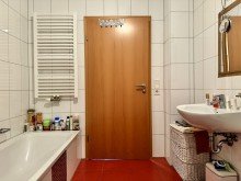 Badezimmer Traumhaft Wohnen | Gr�ne Oase in der Stadt: 3-ZI-Wohnung in idyllischer Wohnanlage mit XXL Terrasse