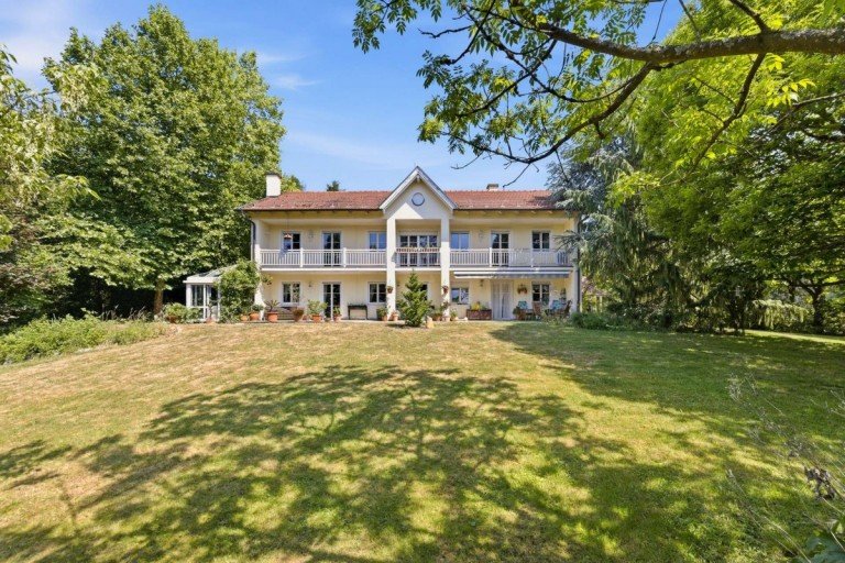 Au�enansicht K�nzing Einfamilienhaus Gro�z�gig & naturnah: Idyllisches Anwesen mit eigenem Wald, Grillhaus und ca. 8.500 m� Grundst�ck