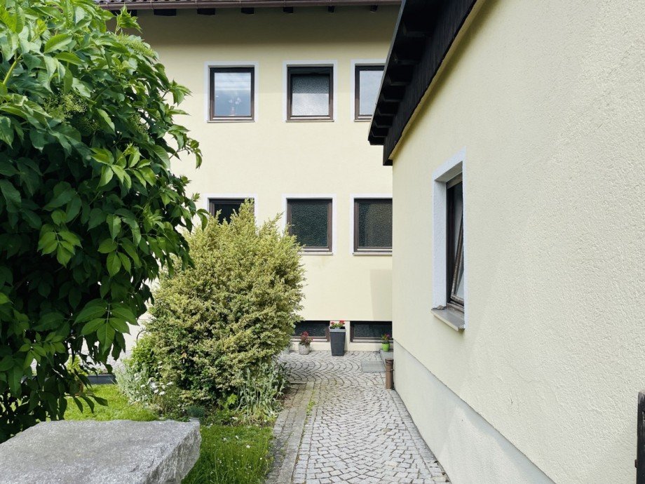 Eingangsbereich Mehrfamilienhaus Ruhmannsfelden