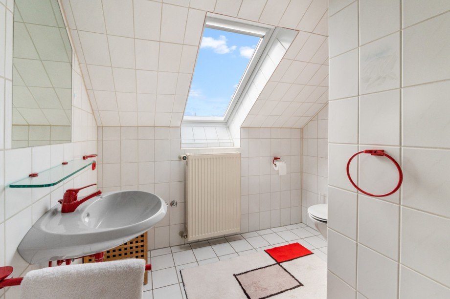 Badezimmer im DG Doppelhaush�lfte Langenbach