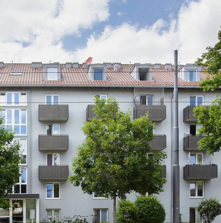 Frontansicht M�nchen Erdgeschosswohnung Charmant & Lukrativ: Mikroapartment mit 9% Rendite und Erlaubnis zur gewerblichen Nutzung