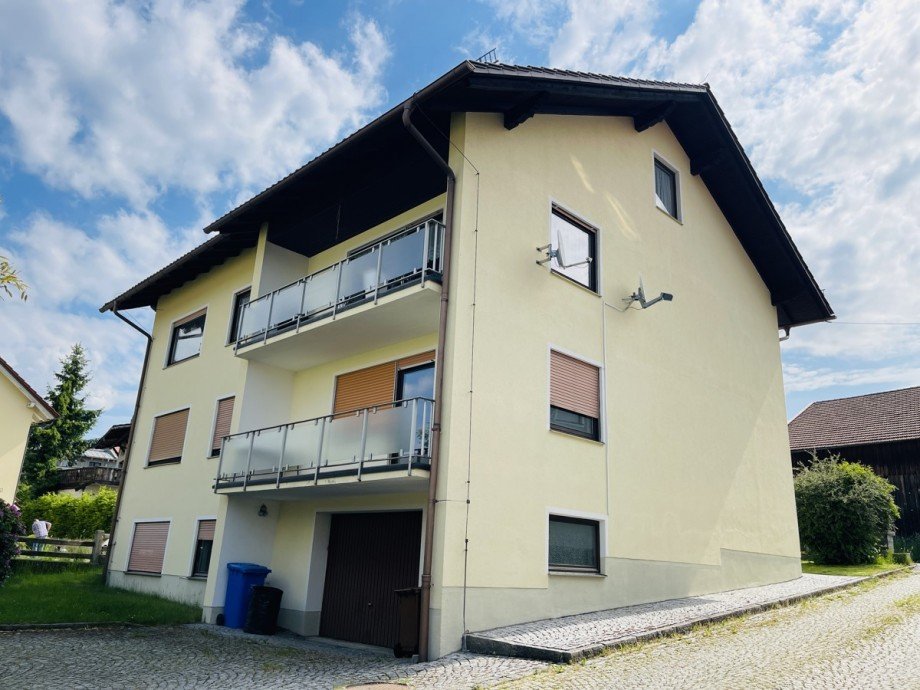 R�ckansicht Garage Mehrfamilienhaus Ruhmannsfelden