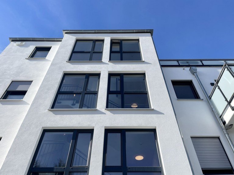 Treppenhaus Deggendorf Etagenwohnung Lichtdurchflutet & Modern: Ger�umige 2-Zi-Neubauwohnung mit Balkon und Einbauk�che