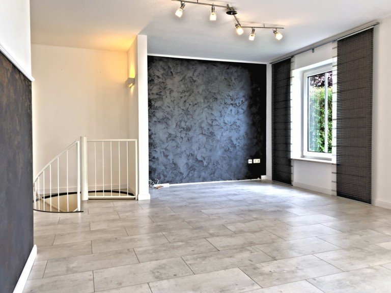 Wohn- und Essbereich Salzweg / Stra�kirchen Erdgeschosswohnung Gro�z�gig & Modern - Stilvolle 2.Zimmer-Wohnung mit sonnigem Balkon und Gartennutzung