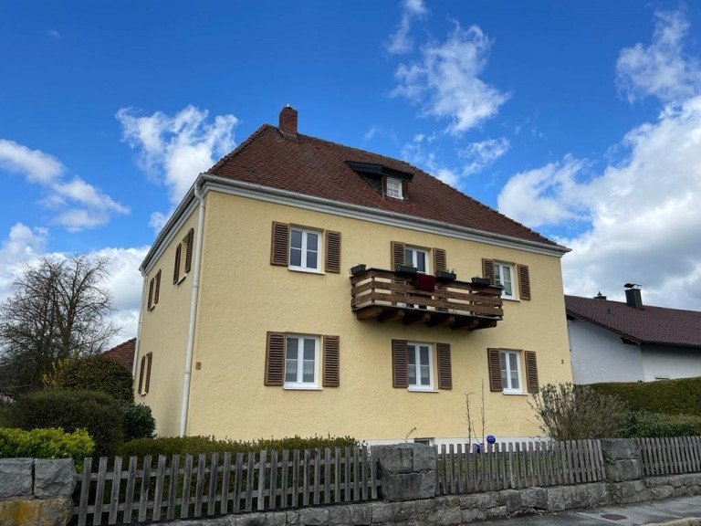 Stadtvilla Plattling / Ringkofen Erdgeschosswohnung Gro�z�gige 4-ZI-Stadtwohnung in ehe. Stadtvilla mit gro�em Garten und K�che